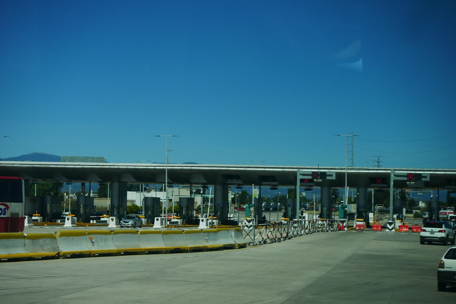 Caseta de cobro de la autopista México–Puebla a la altura de Huejotzingo